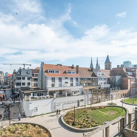 And Bright With Parking For 8 Appartement